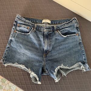 Abercrombie & Fitch Mom Short High Rise Distressed Blue Jean Shorts, Women’s 31